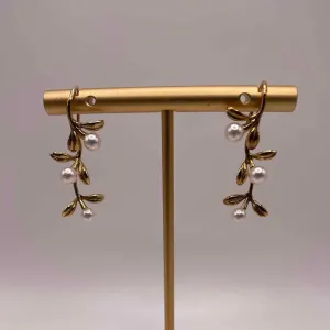 14K YELLOW GOLD MIKIMOTO PEARL EARRING