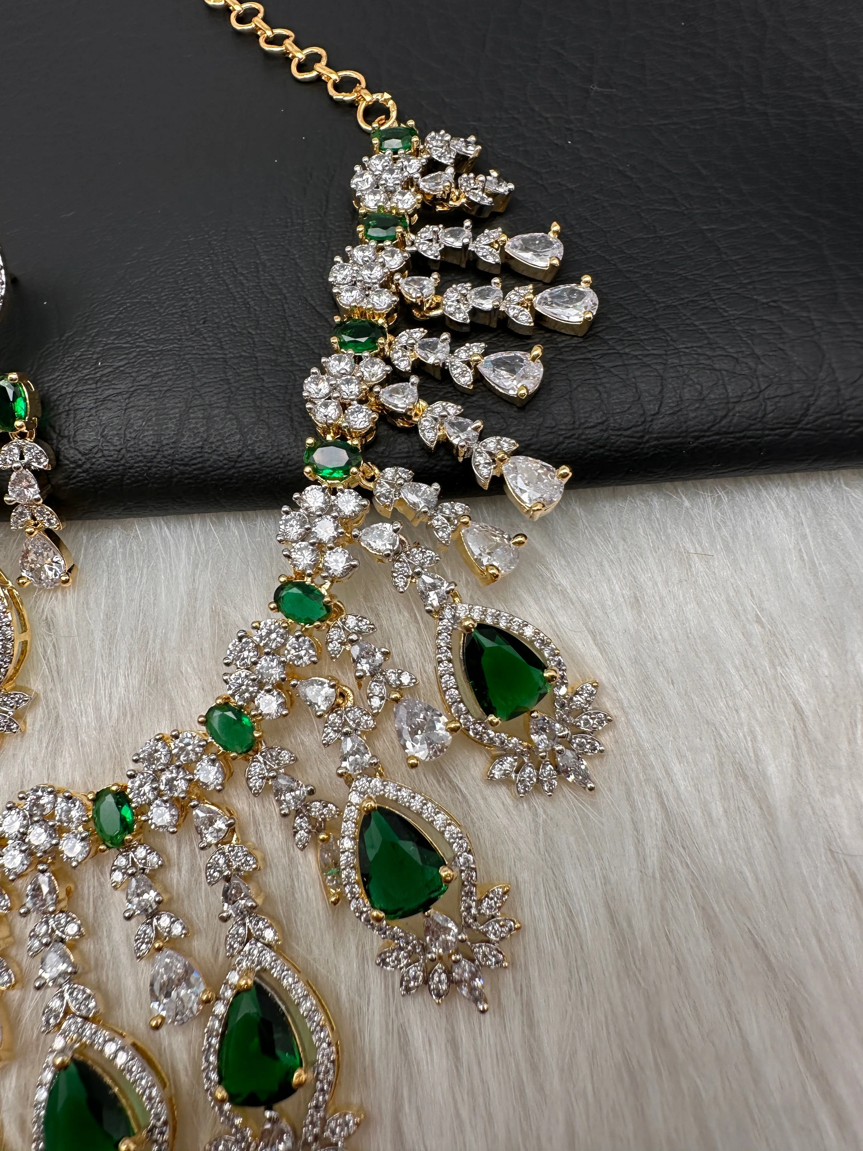 AD Green Neckline Necklace