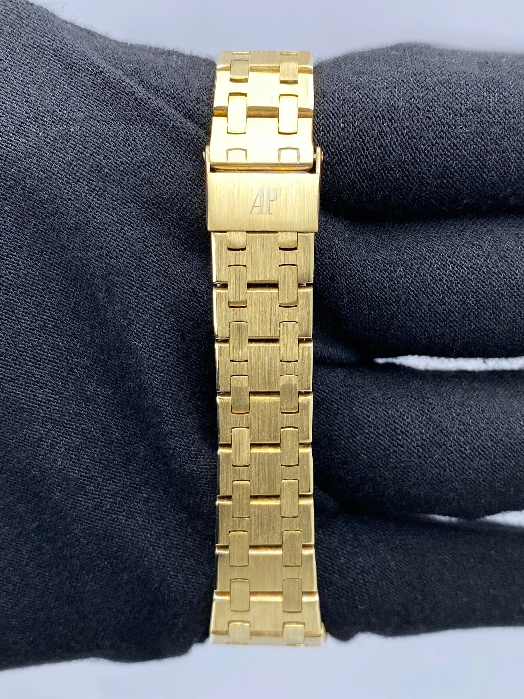 Audemars Piguet Royal Oak 6007BA 18K Yellow Gold Ladies Watch