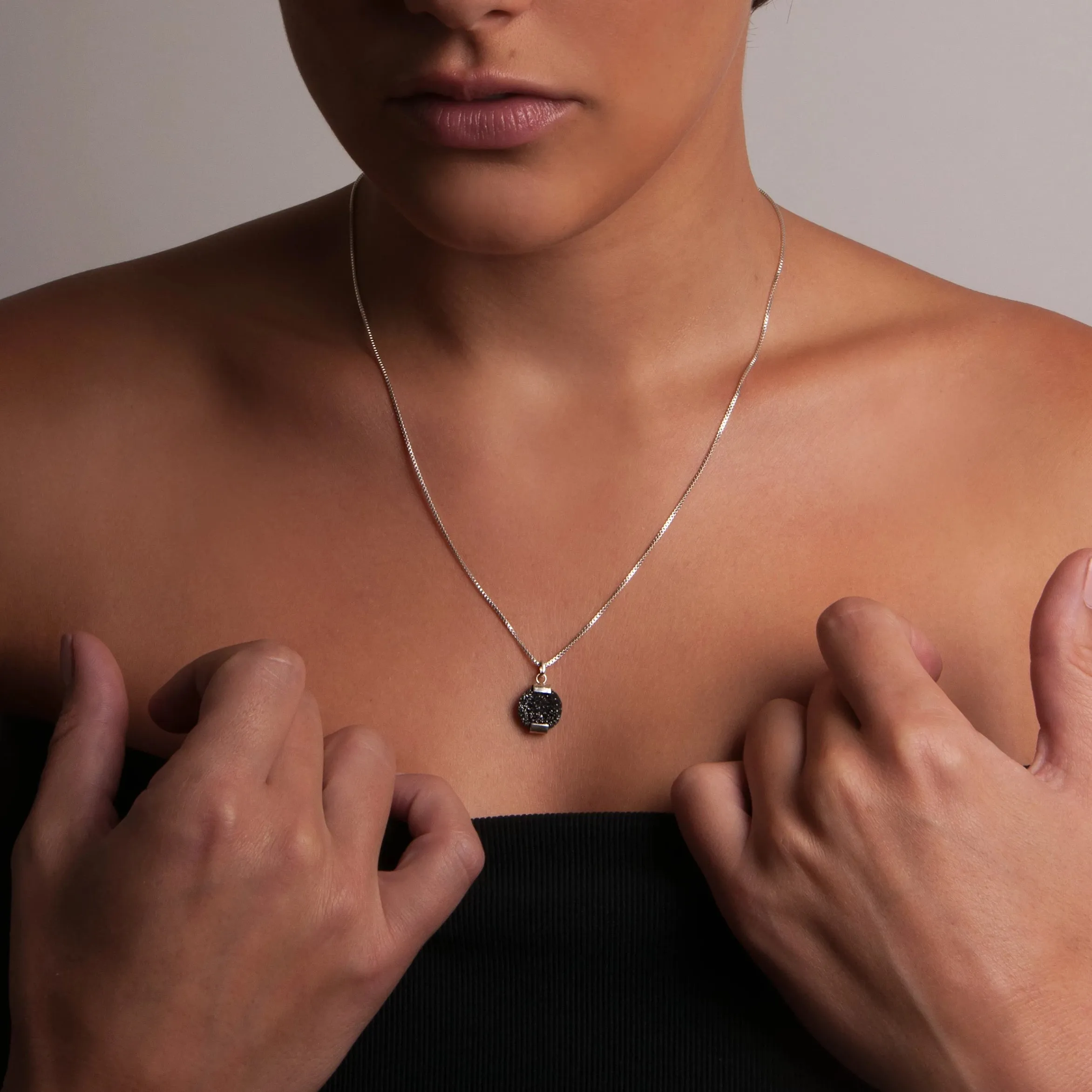 DRUZY PENDULUM NECKLACE
