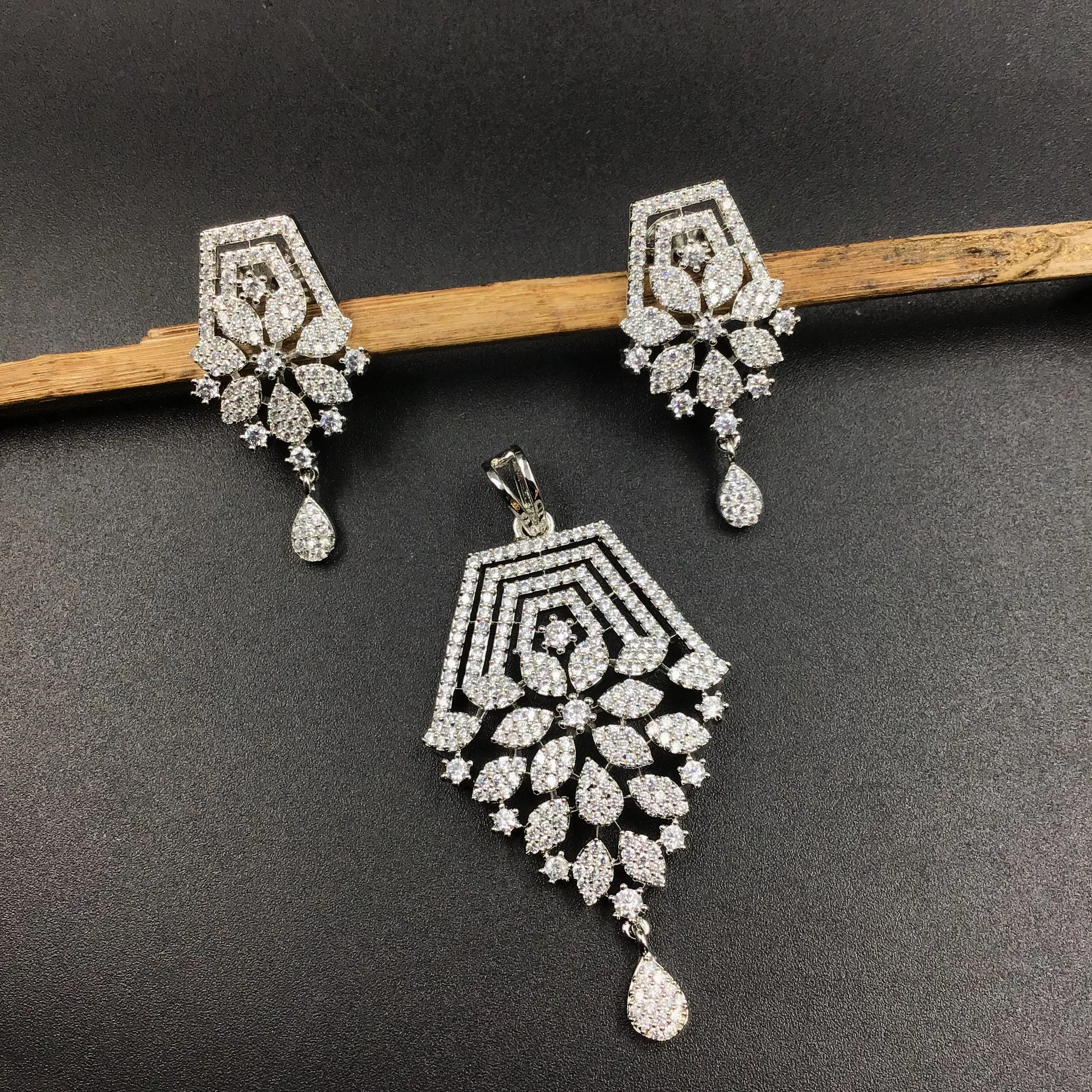 Medium Zircon/AD Pendant Set 6177-08