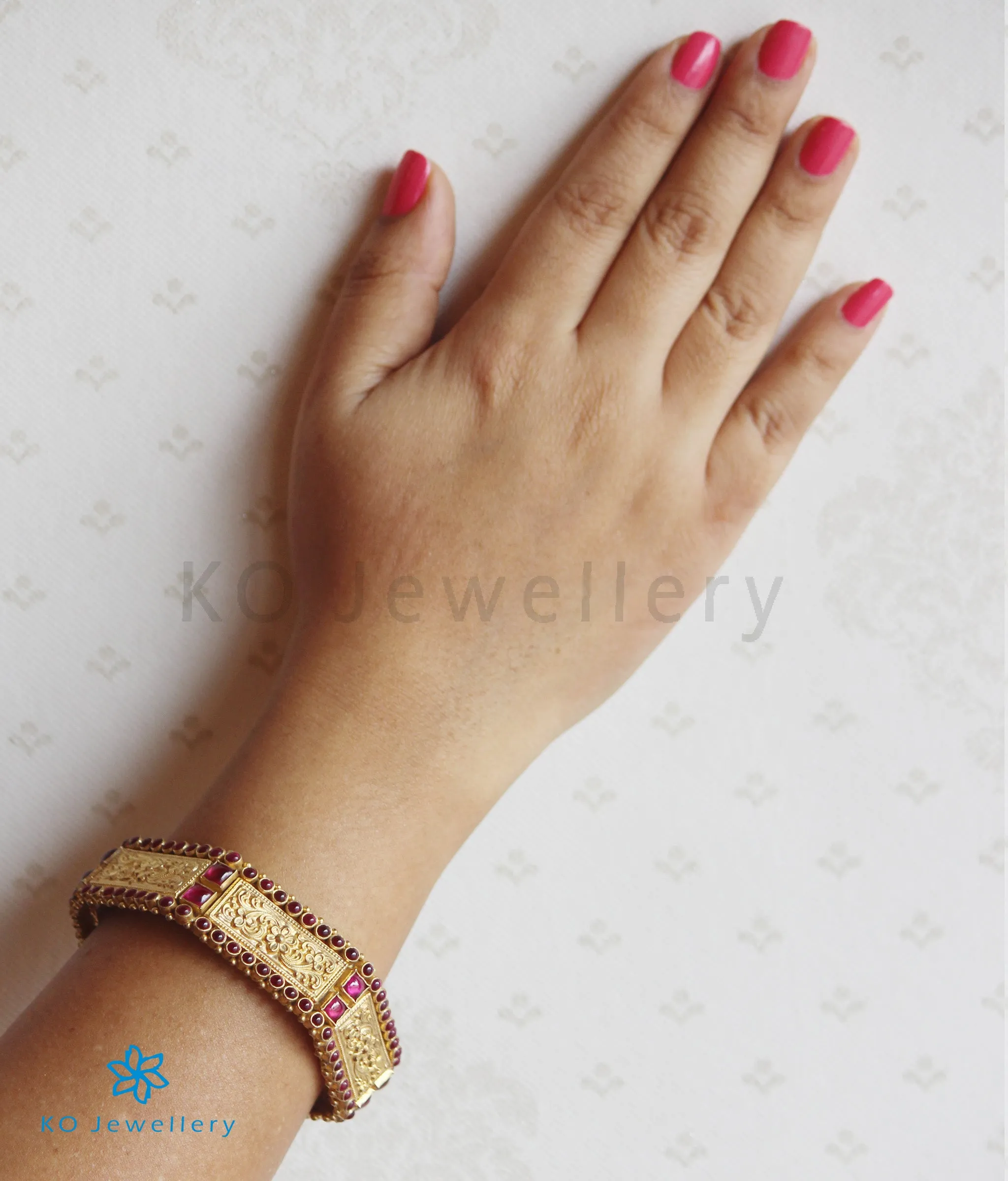 The Nivritti Silver Antique Openable Bracelet (Size 2.2/2.8)